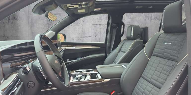 CADILLAC ESCALADE SPORT PLATINUM ESV 2026 noir