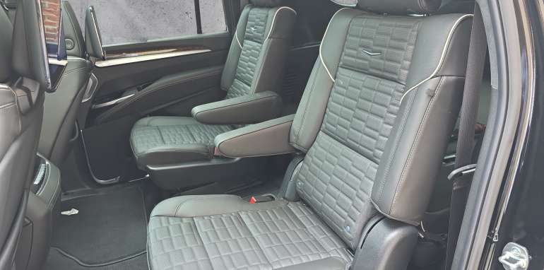 CADILLAC ESCALADE SPORT PLATINUM ESV 2026 noir