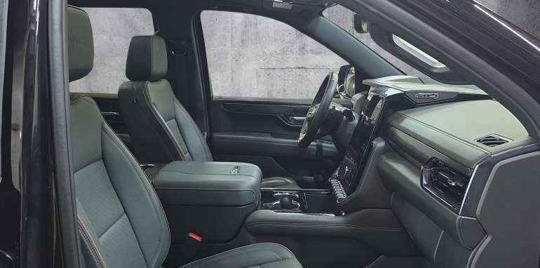 GMC YUKON AT4 2025 noir