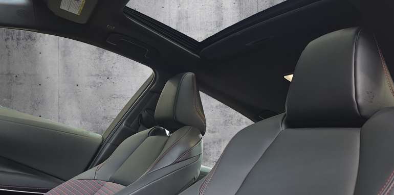 Toyota Corolla Hybrid XSE 2025 argent