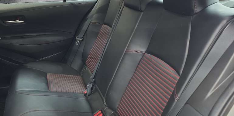 Toyota Corolla Hybrid XSE 2025 argent