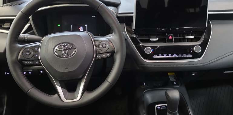 Toyota Corolla Hybrid XSE 2025 argent