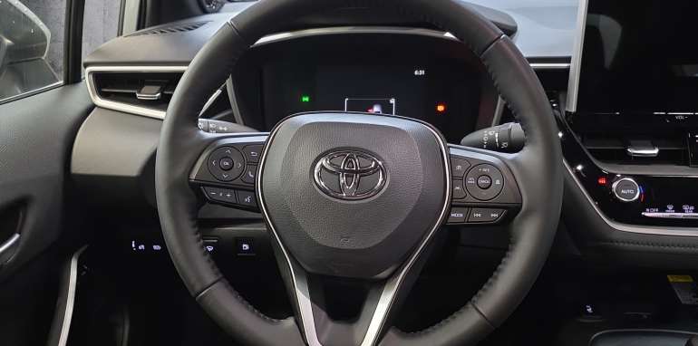 Toyota Corolla Hybrid XSE 2025 argent