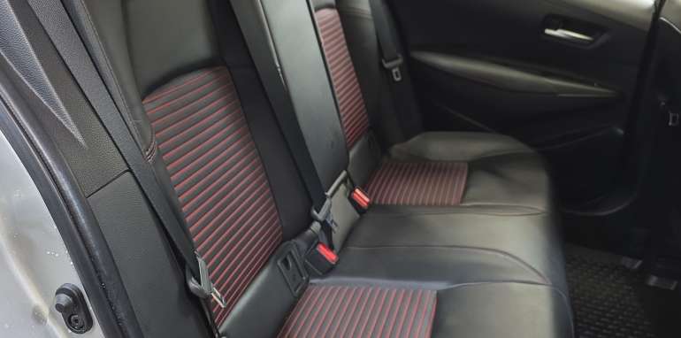 Toyota Corolla Hybrid XSE 2025 argent