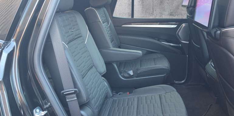 CADILLAC ESCALADE SPORT PLATINUM 2026 noir