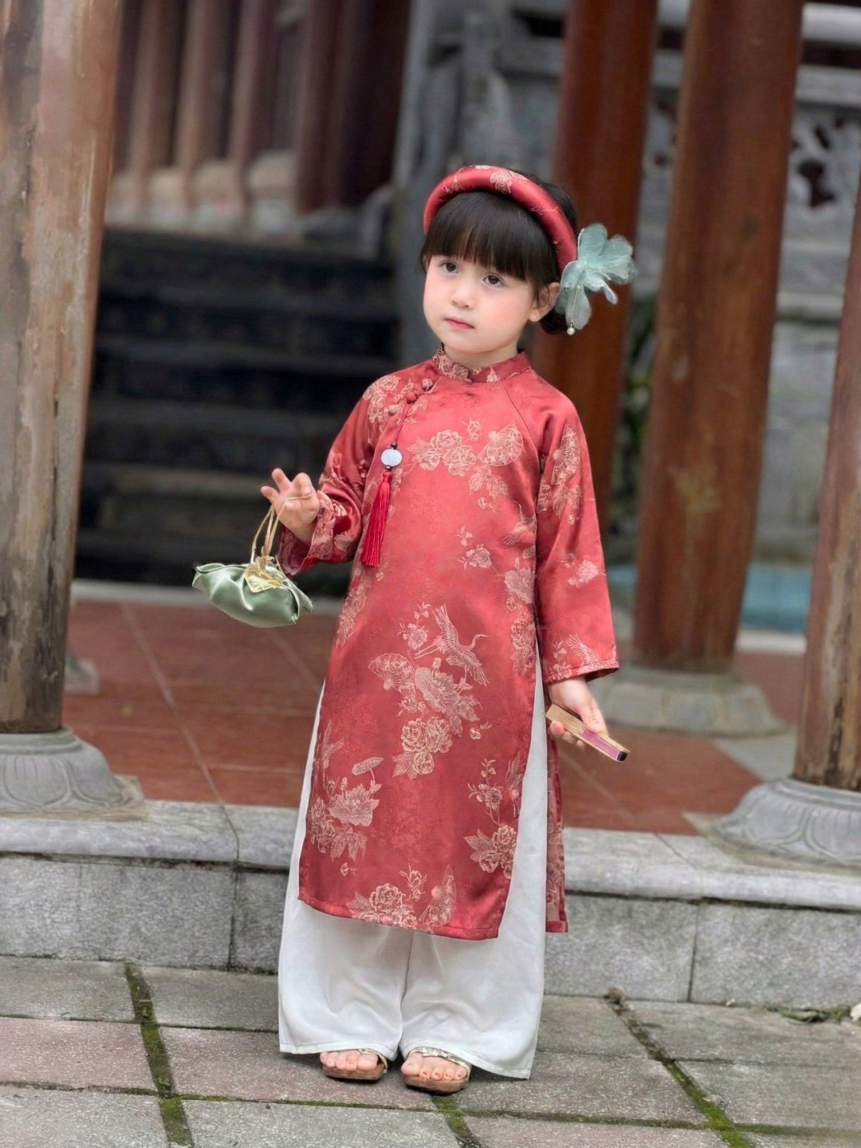 Áo dài gấm dệt hạc bé gái (3–11 tuổi)