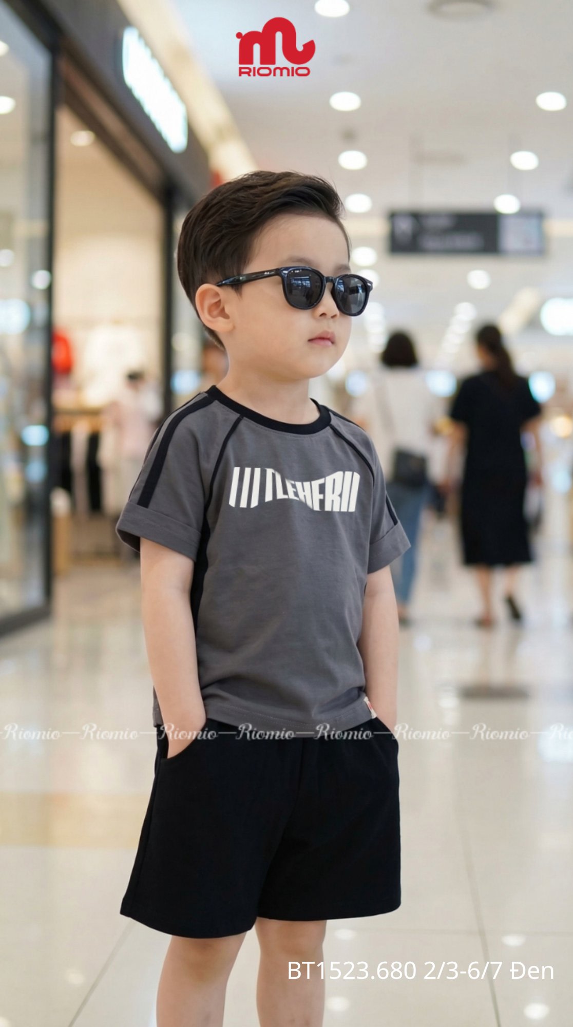 Thiết kế áo cộc tay phối lé phom ôm vừa vặn kết hợp quần ngắn năng động, các thông số được tối ưu hóa cho form dáng trẻ em Việt Nam.