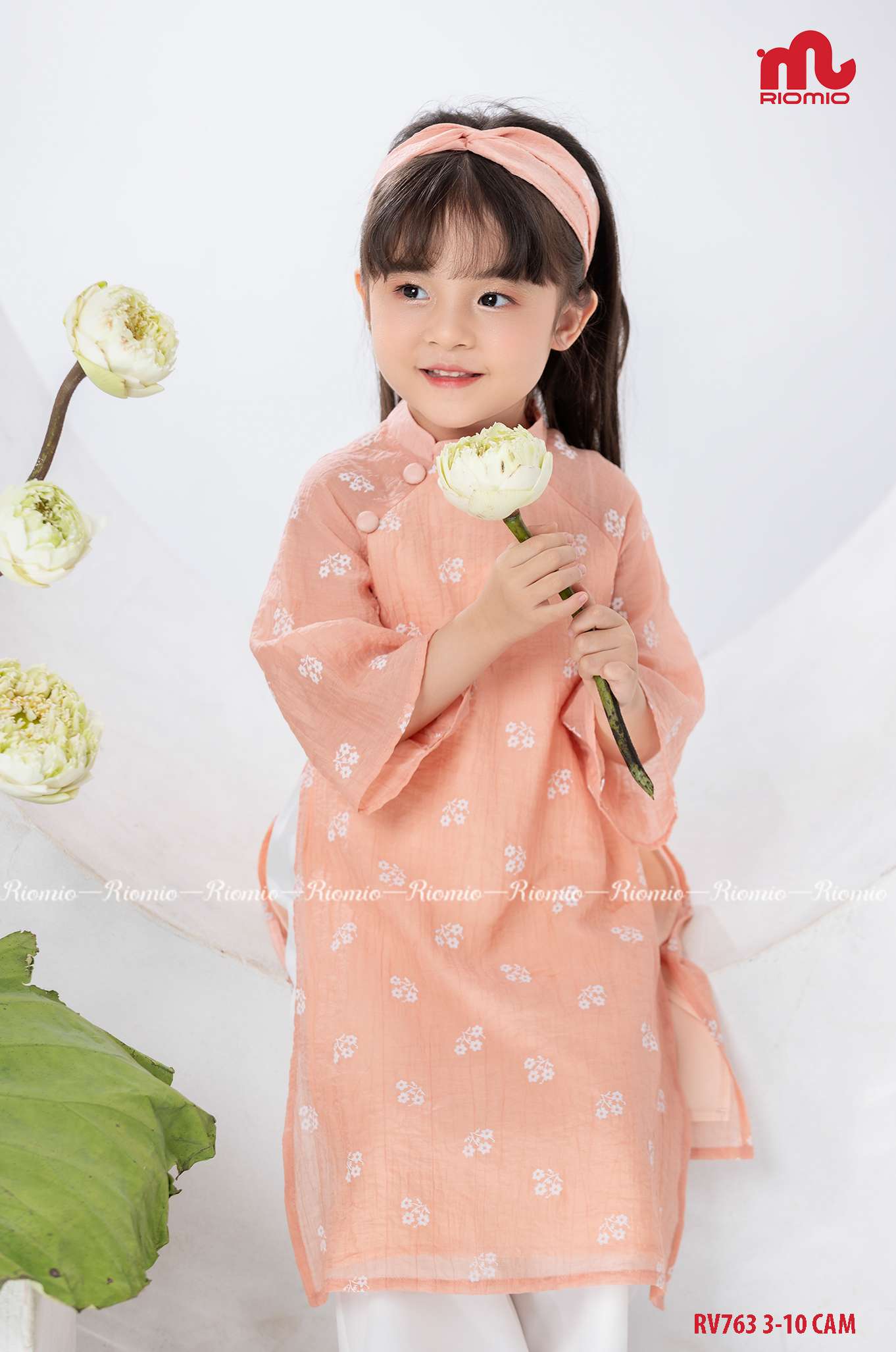 Áo dài Tết đũi thêu hoa phối quần lụa bé gái size 4/5