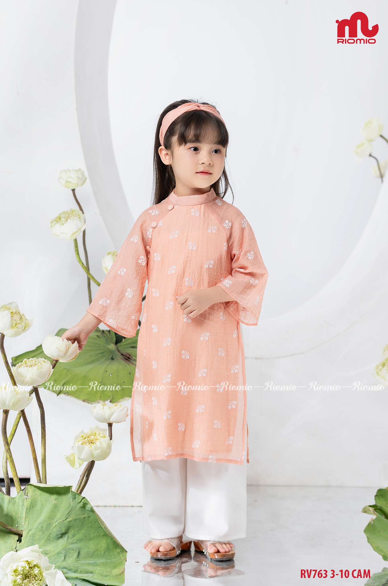 Áo dài Tết đũi thêu hoa phối quần lụa bé gái size 4/5