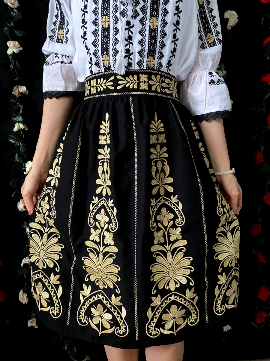 Fusta cu broderie crem MD8410