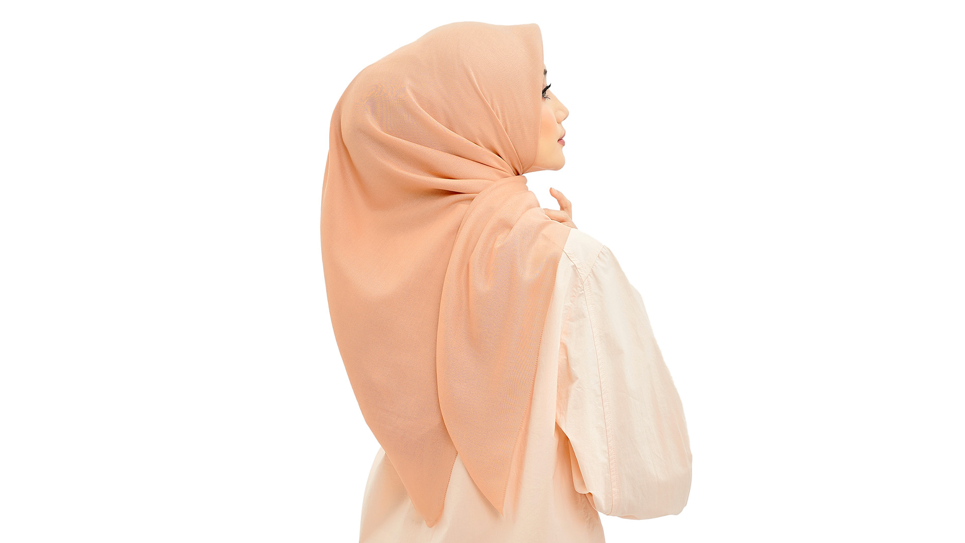 wanita memakai hijab polos