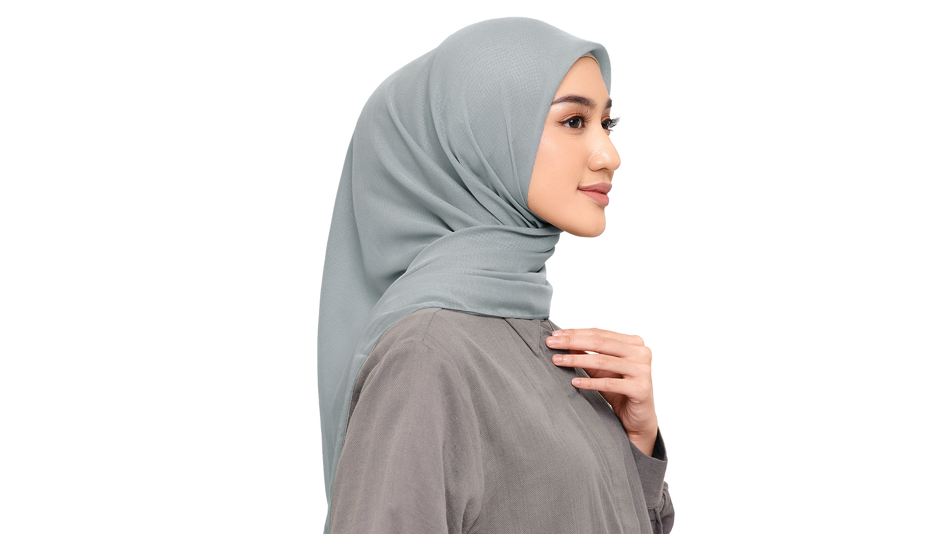 wanita memakai hijab polos premium