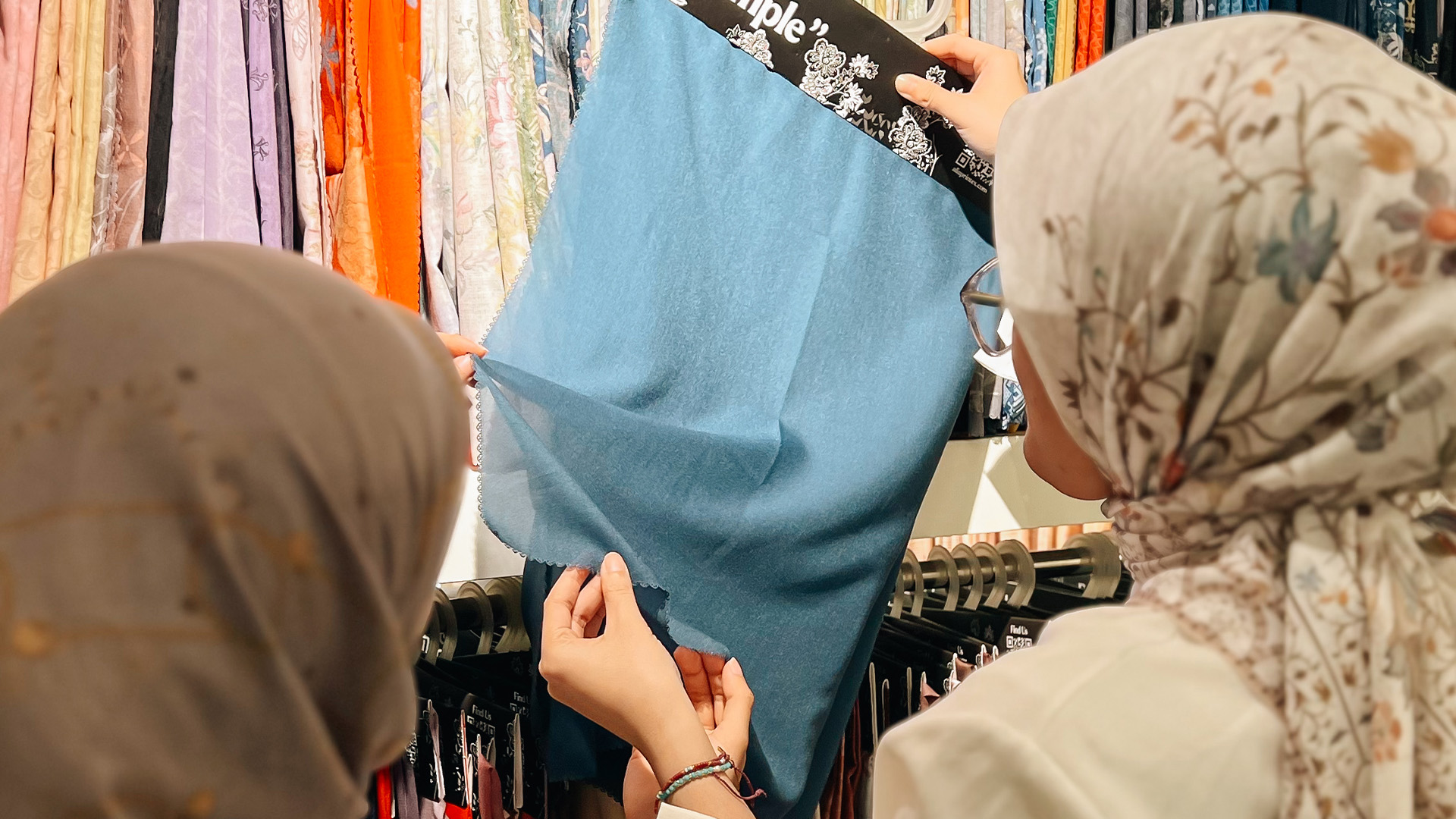 wanita ingin buka brand fashion