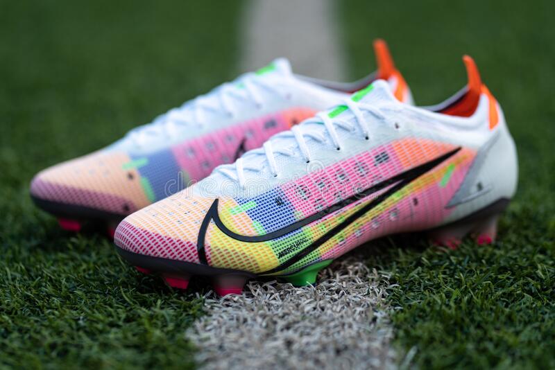 Stud shoes (football)