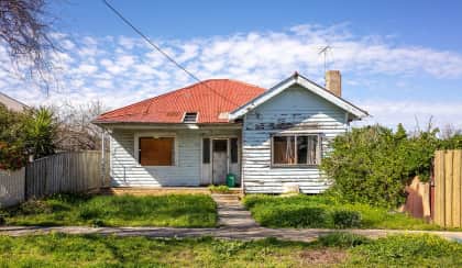 rundown old house property spi ycjvks