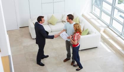 agent selling house client spi ax2oum