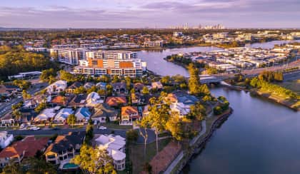 luxury suburb aerial spi qwquhf