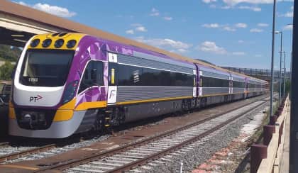 vline train melbourne spi hbxgcf