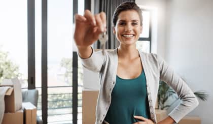 woman house keys property spi oh3cnh