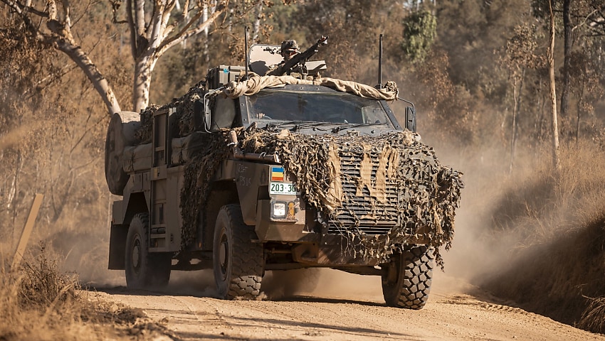 Australia viện trợ thêm 30 xe bọc thép Bushmaster cho Ukraine sau cuộc họp NATO