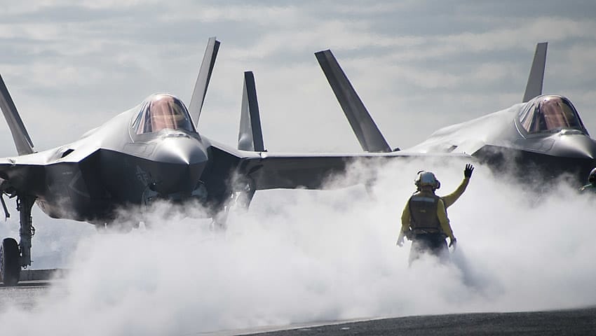 Ahead of future fight, US reworks carrier air wing formation