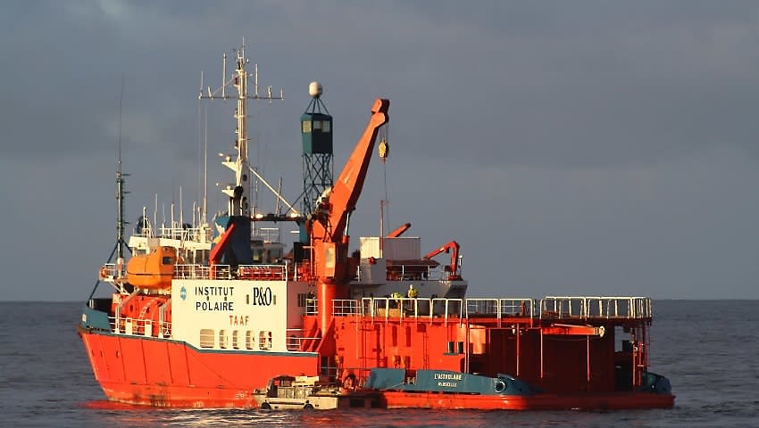 Australia to host French Antarctic resupply ship