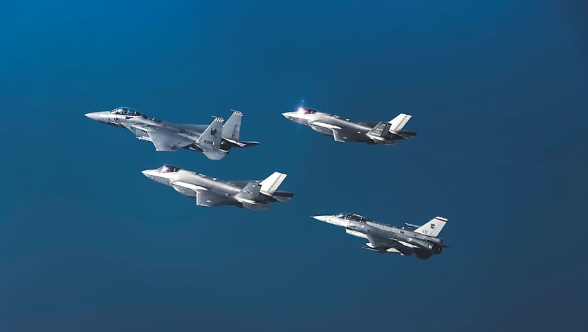 RAAF F-35A takes flight in Singapore