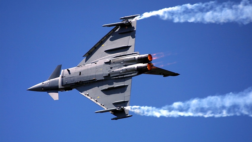 Reports suggest RAAF pilots trained Chinese; investigation launched