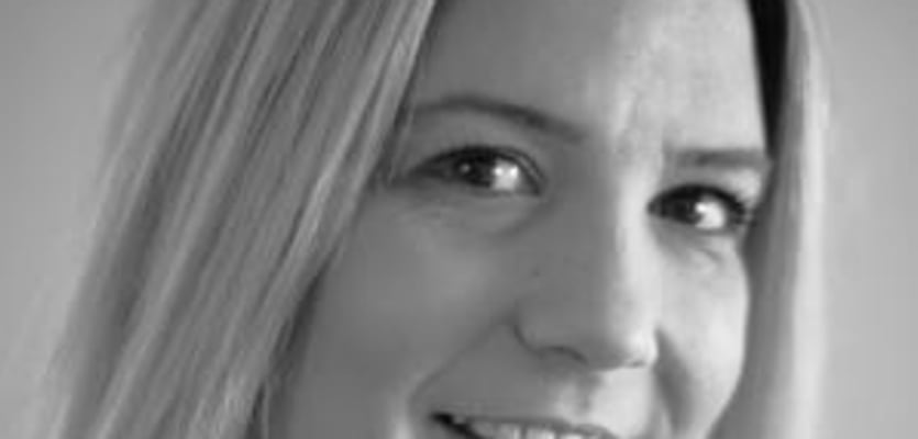 Nicola Oliver cropped