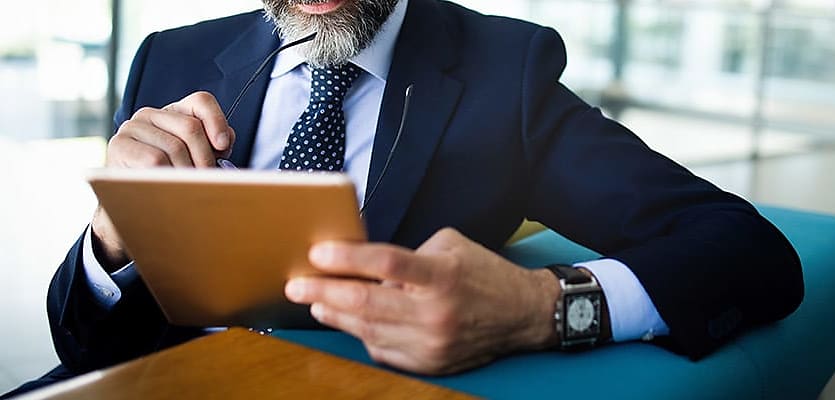 agent using tablet reb