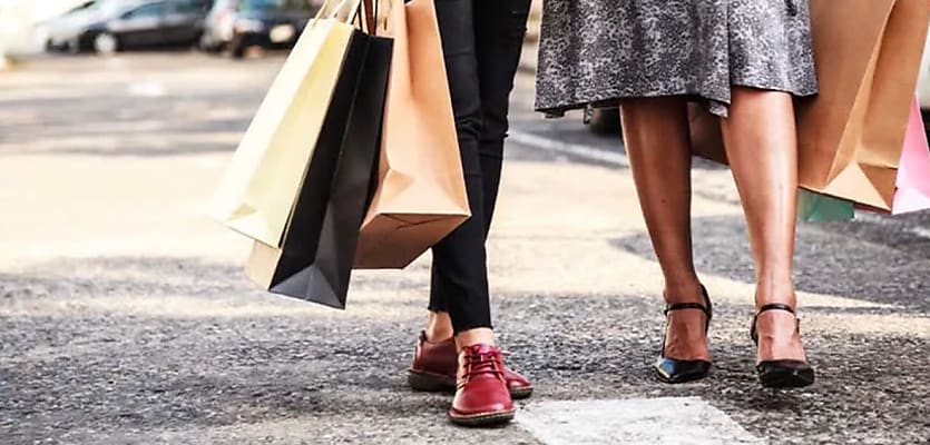 retail shopping reb l6hy9g
