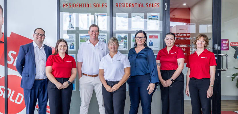 suzy spilsbury professionals team reb xhtndf