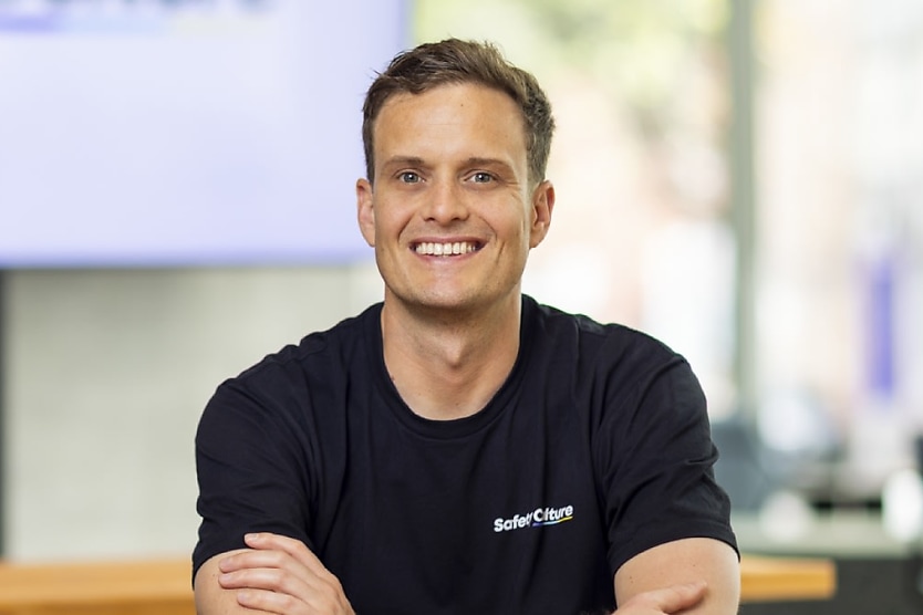 Us Vs Them Mentality Costing Aussie Frontline Businesses 15 8 Billion Annuall