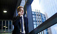 agent on phone call reb d00unl