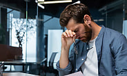 stressed business man reb z6hbul