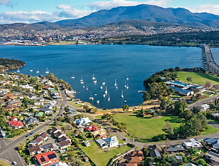 tasmania hobart suburbs river spi sz9nnv