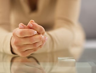 worried stressed woman reb fvqkc6