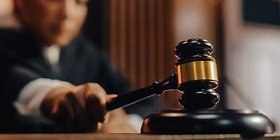 court judge gavel lw ditkmp