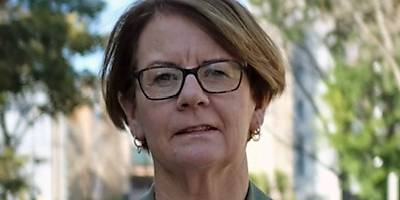 justine nolan 2 lw vceu7o