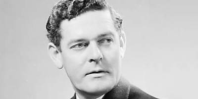 tom hughes AO KC 1966 portrait lw zkzt1b