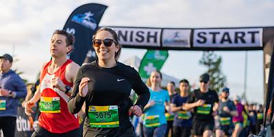 adelaide marathon start line ta tqlniu