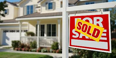 house sold sign ta pzdmww