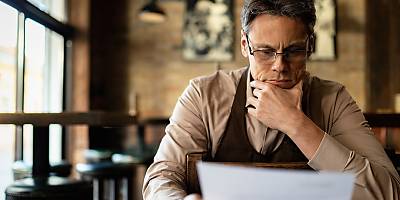 serious sme owner ta yqlxcz