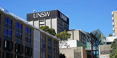 UNSW campus daylight ad at lsmxkq