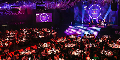 WIF 20022 crowd ad h10q58