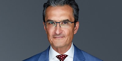 arturo bris ad v8ek3w