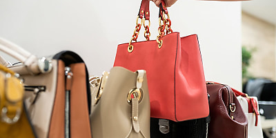 luxury bags ad at x1uzlv