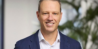 paul robson MYOB ad at uarr6e