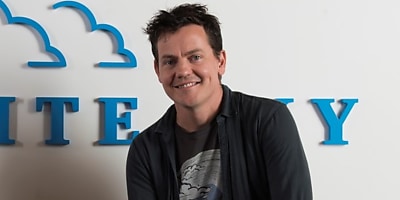 tom harris white sky ad tf9ugb