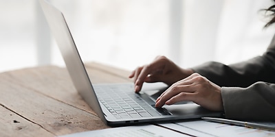 using laptop business ad m92s2f